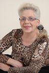 Mam 61 lat, jestem z pod znaku RAK , lubię dom, gotować, czytać, chodzic na spacery. Lubię kino, teatr i operę.