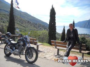 motocykl jest dwuosobowy brakuje tej drugiej osoby 