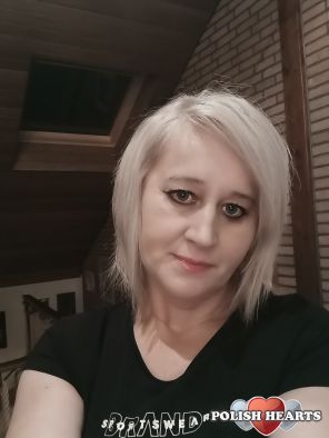 blondynka o niebieskich oczach