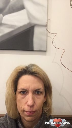 Selfi to nie potrafię robić wyglądam jak potw&oacute;r. Pokazuję najgorsze ujęcie mnie.