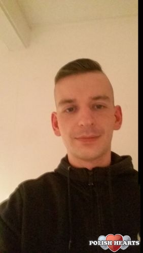 Kazdego dnia pracuje trochę nad soba
Lecz nie zamierzam juz nigdy zabijac sie zeby być idealnym
Za duzo we mnie zycia, ze mnie jest człowiek nie robot
Jestem niedoskonały i przez to unikalny