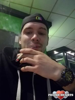 Musisz wiedzieć, że nie muszę palić fajek ale weed m&oacute;głbym codziennie. Jedyne co może to zmienić... Nie śmiej się !!! Potomek w drodze ;)
