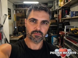 Spokojny, konkretny i z poczuciem humoru. Cenię szczerość, lojalność i normalną rozmowę bez gierek. Szukam kobiety, z którą można zarówno pośmiać się przy kawie, jak i zbudować coś prawdziwego. Spokojny, konkretny i z poczuciem humoru. Cenię szczerość, lojalność i normalną rozmowę bez gierek. Szukam kobiety, z którą można zarówno pośmiać się przy kawie, jak i zbudować coś prawdziwego.